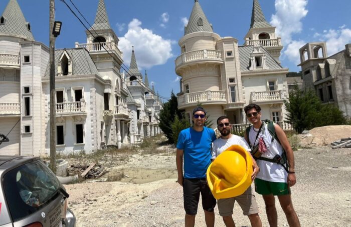 I Tre Ravennati Nel Villaggio Fantasma Di Burj Al Babas