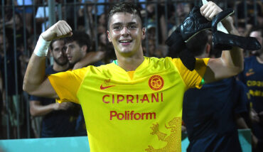 Gabriele Fresia, Classe 2005. Cresciuto Nel Settore Giovanile Della Sampdoria, Il Portiere è Passato Al Vado E Ha Difeso La Porta Dei Liguri In 60 Occasioni In D Con 25 Clean Sheet Contribuendo Alla Vittoria Dei Playoff Nelle Stagioni 2022 23 E 2023 24.