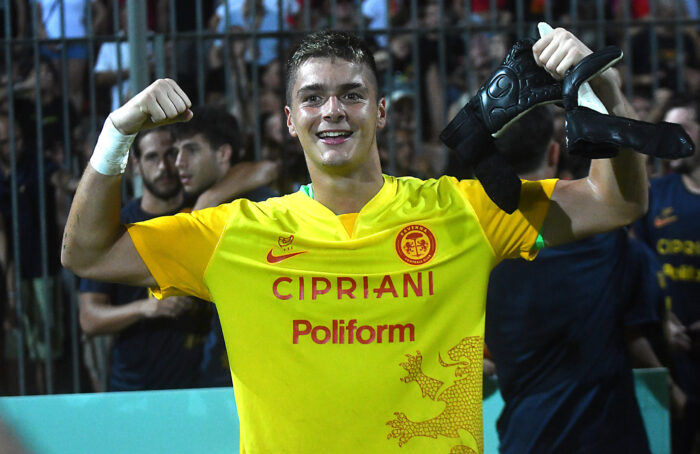 Gabriele Fresia, Classe 2005. Cresciuto Nel Settore Giovanile Della Sampdoria, Il Portiere è Passato Al Vado E Ha Difeso La Porta Dei Liguri In 60 Occasioni In D Con 25 Clean Sheet Contribuendo Alla Vittoria Dei Playoff Nelle Stagioni 2022 23 E 2023 24.