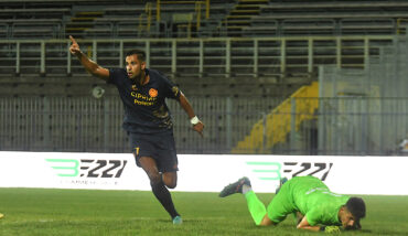 Luca Di Renzo, Classe 1990, Batte Il Portiere Del Forlì, Luca Martelli, E Segna Il Primo Gol Ufficiale Per Il Ravenna 2024 25