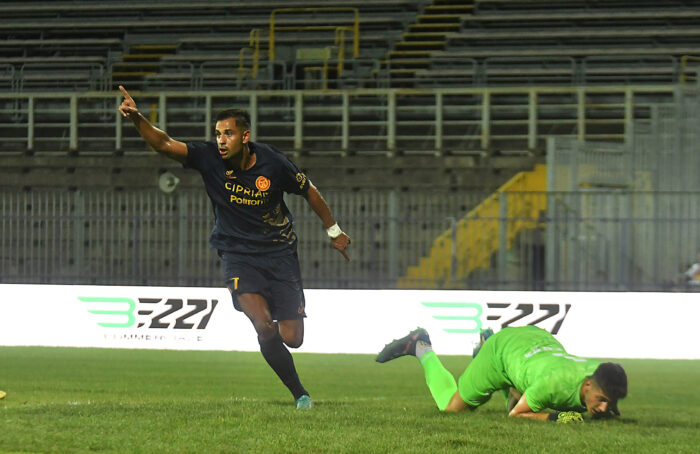 Luca Di Renzo, Classe 1990, Batte Il Portiere Del Forlì, Luca Martelli, E Segna Il Primo Gol Ufficiale Per Il Ravenna 2024 25