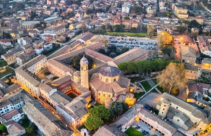 La Basilica Di San Vitale A Ravenna L'antico Convento Di San Francesco A Bagnacavallo (foto Dalla Pagina Facebook Di Condifesa Ravenna)