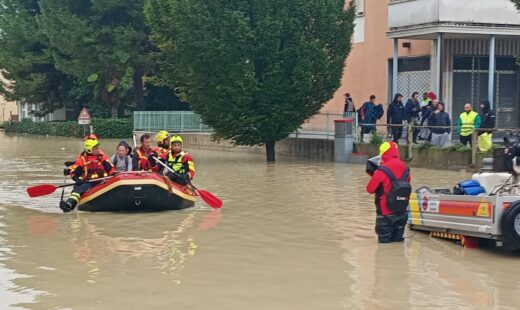 Salvataggio Gommone Faenza Allagata Alluvione 2024