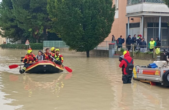 Salvataggio Gommone Faenza Allagata Alluvione 2024