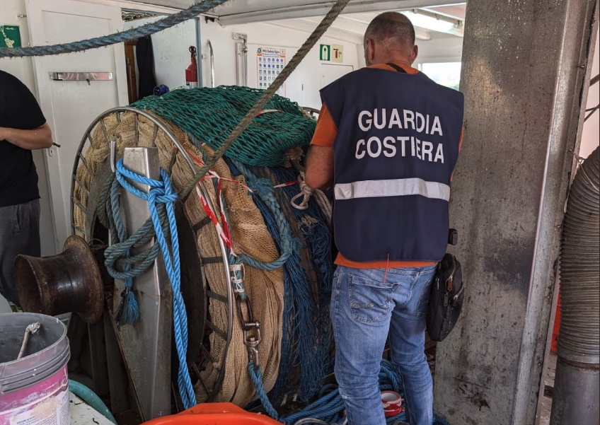 Sequestro Cefali Guardia Costiera