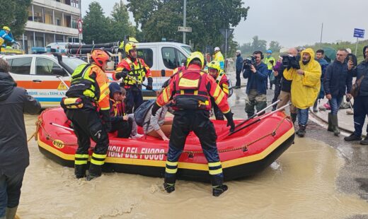 Vigili Del Fuoco Gommone Faenza Allagata Alluvione 2024