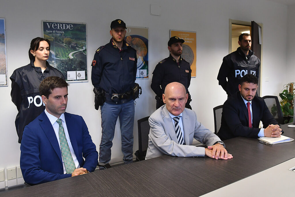 Da sinistra Raffaele Belvederi (sostituto procuratore), Daniele Barberini (procuratore capo) e Paolo Verdecchia (capo della squadra mobile)