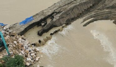 Traversara Si Allaga Ancora: In Alcuni Punti Dove I Lavori Di Ripristino Dell'impermeabilizzazione Erano In Via Di Completamento Si è Determinata Una Infiltrazione Dell'acqua Tra I Massi Che è Risalita Fino Alla Testa Delle Palancole Trafilando In Esterno (foto Robert Gavrelescu)