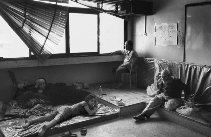 Un’aula Di Una Scuola Di Sidon In Libano Dove Si Sono Accampate Le Famiglie Che Hanno Lasciato I Loro Villaggi Vicino Al Confine Con Israele (foto Dal Profilo Instragram Di Lorenzo Tugnoli, @lorenzotug)