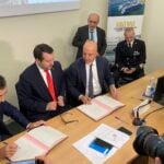 La Firma Dell'accordo Per La Diga Del Rigassificatore