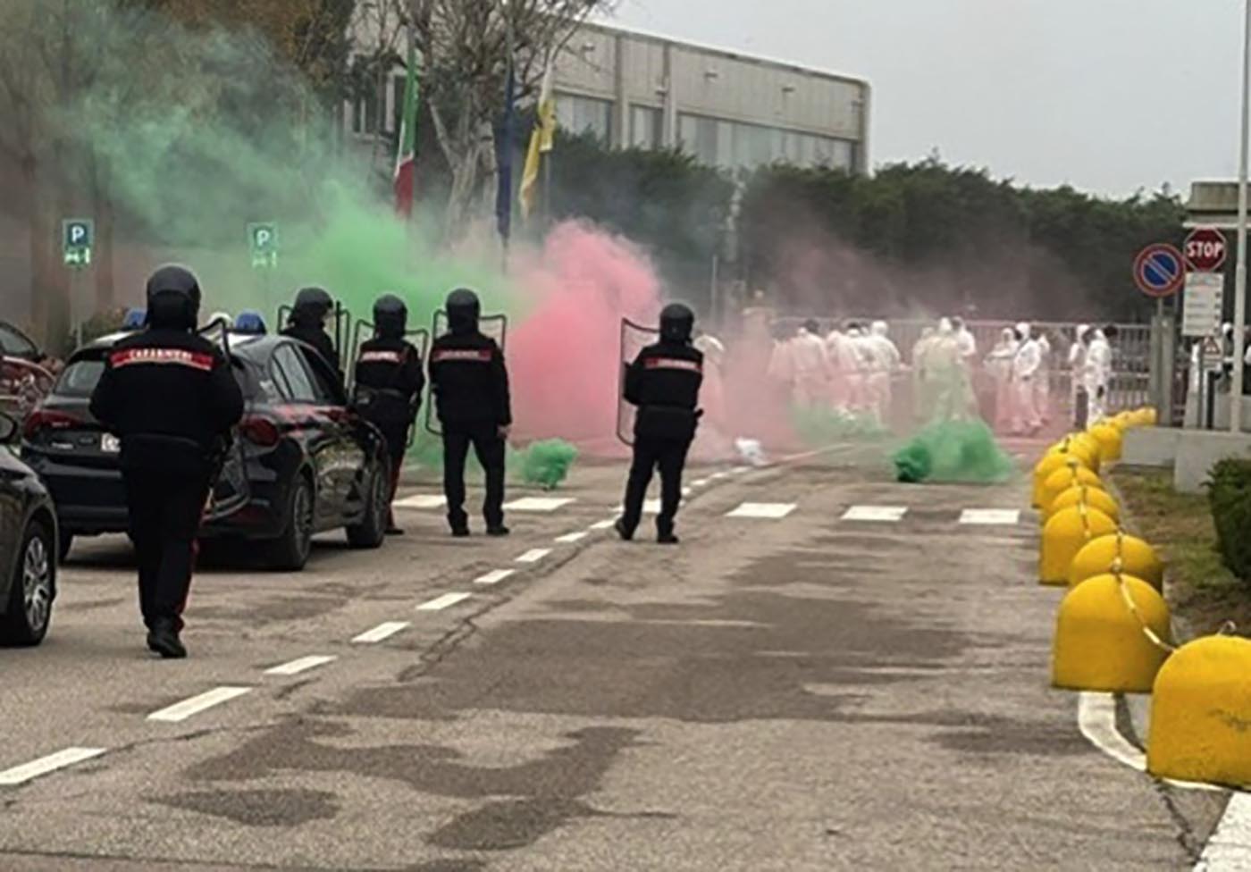 Apertura Esercitazione Eni Fumogeni Marina Ravenna