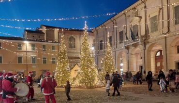 Babbi Natale In Piazza Liberta 23