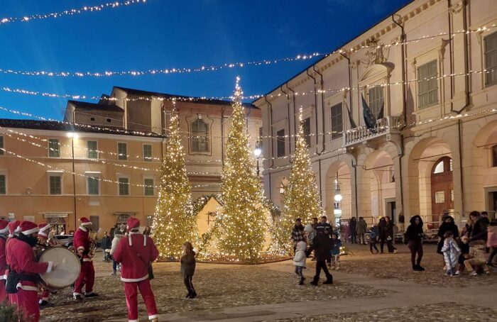 Babbi Natale In Piazza Liberta 23