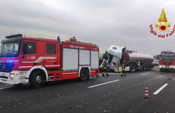 Foto Vigili Del Fuoco Autostrada