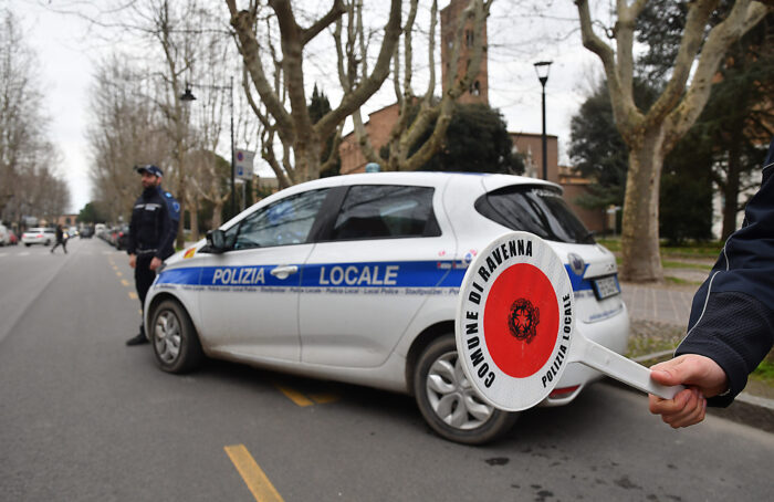 Controlli Della Polizia Locale In Viale Farini