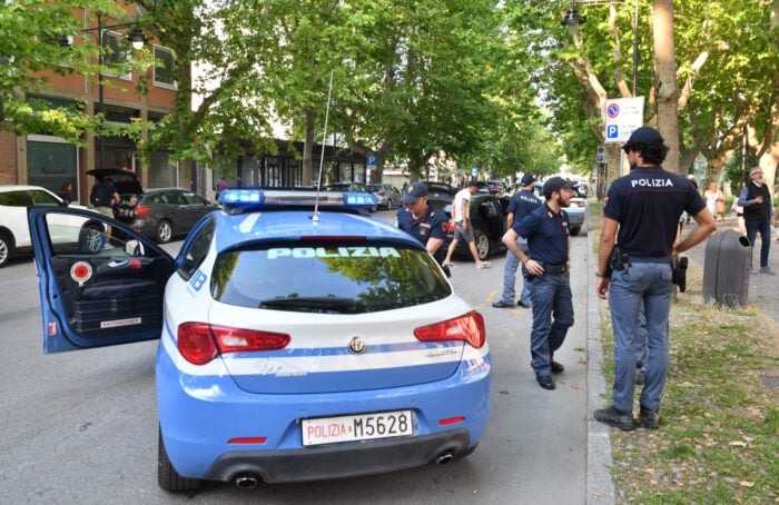 Operazione Della Polizia In Viale Farini Al Quartiere Stazione
