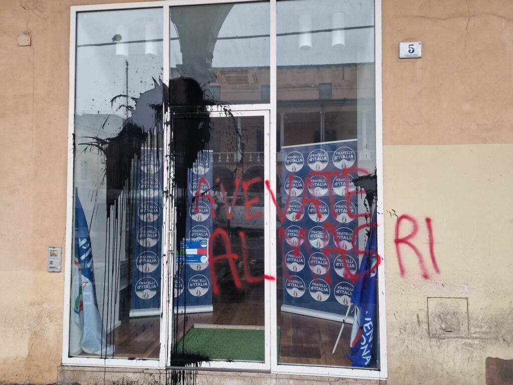 Vandali contro la sede di Fdi a Faenza