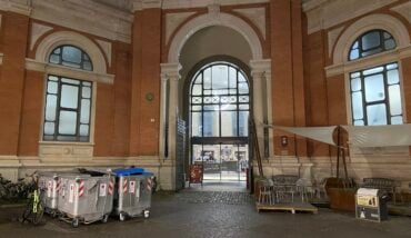 La Facciata Del Mercato Coperto In Piazza Costa