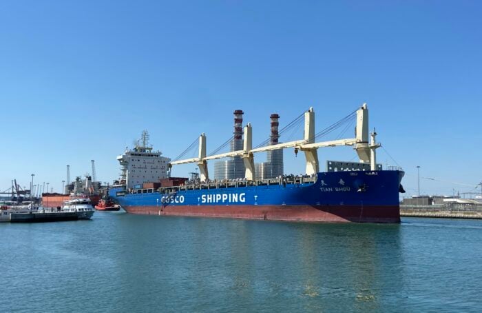 Traffici Portuali: Nave In Transito Sul Candiano