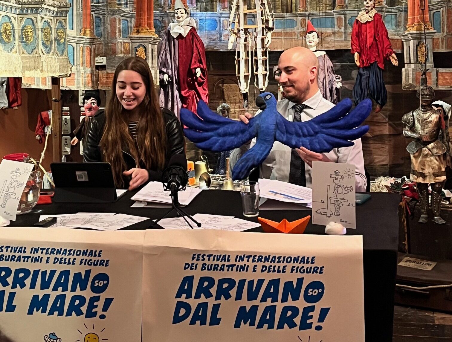 Il sindaco sbaraglia ed una studente del liceo artistico durante una fase della conferenza