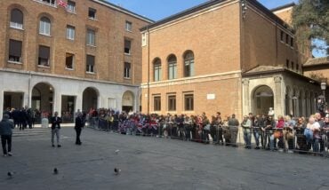 PIAZZA SAN FRANCESCO ATTESA RE REGINA