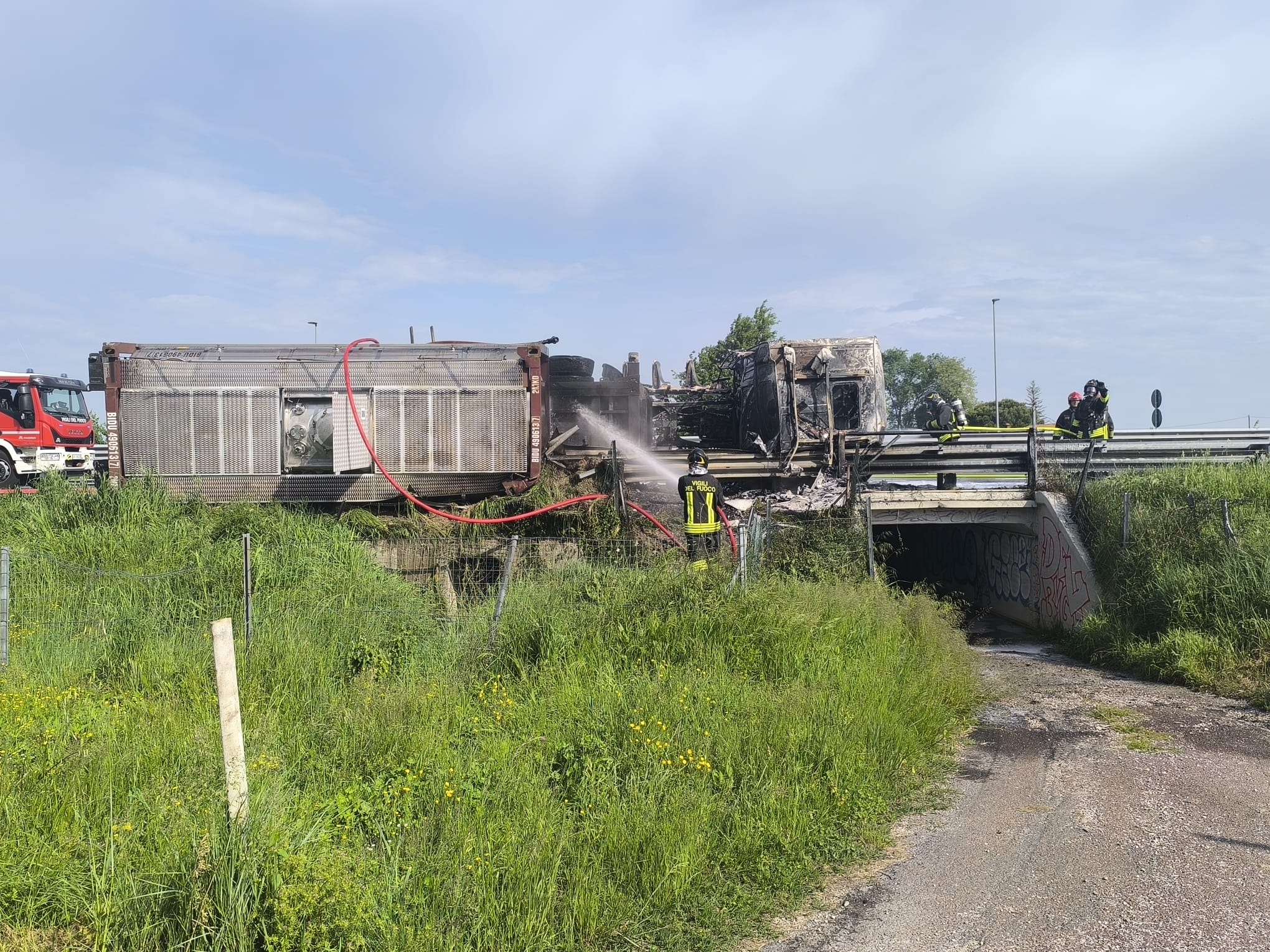 Incendio Camion A14 23 Aprile
