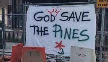 Striscione Pini