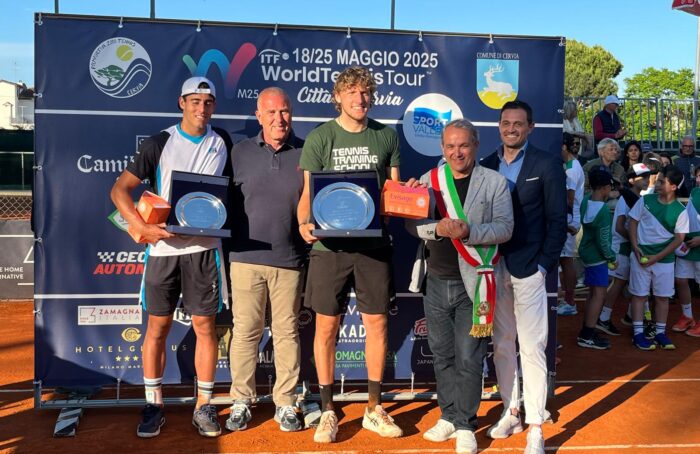 Foto Di Gruppo Della Premiazione Alla Polisportiva 2000 Cervia