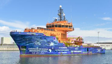 Sbarco Migranti Nave Ong Solidaire Fabbrica Vecchia Marina Ravenna 