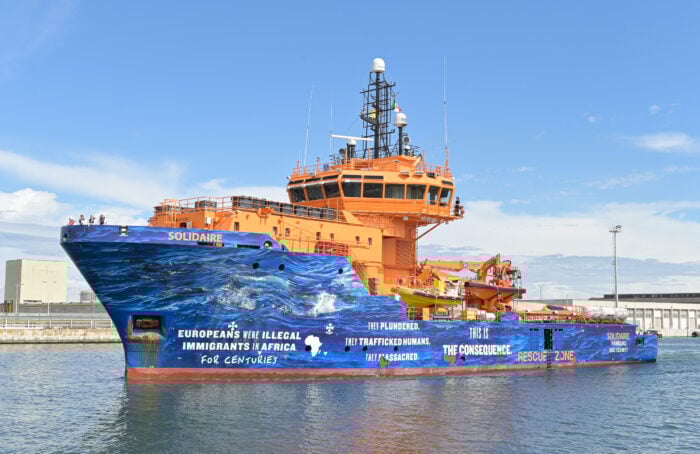 Sbarco Migranti Nave Ong Solidaire Fabbrica Vecchia Marina Ravenna