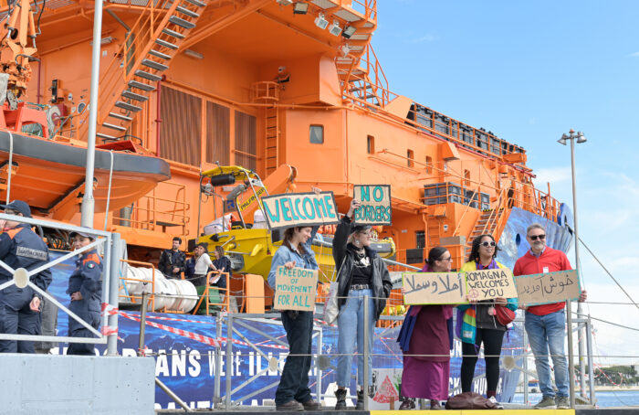 Sbarco Migranti Nave Ong Solidaire Fabbrica Vecchia Marina Ravenna