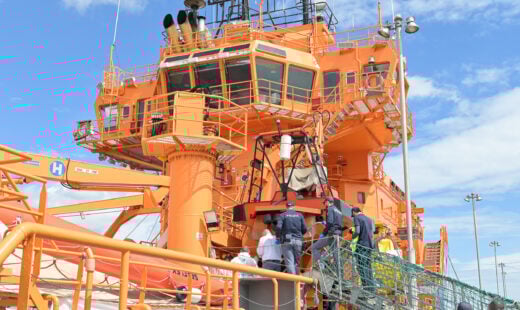 Sbarco Migranti Nave Ong Solidaire Fabbrica Vecchia Marina Ravenna