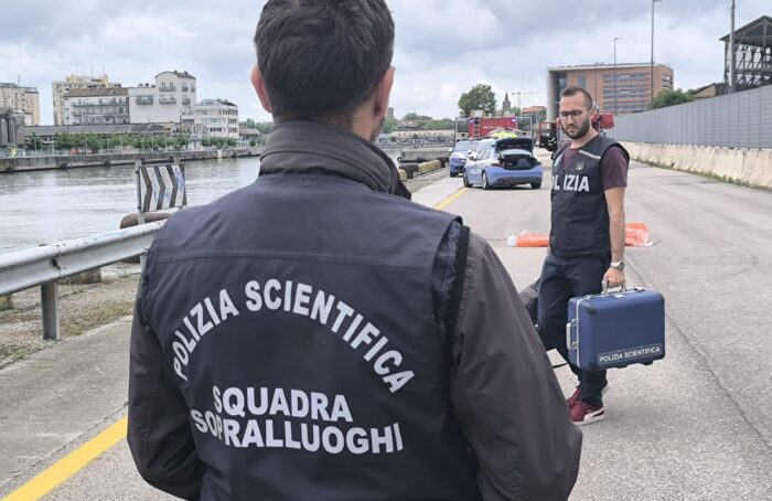 Polizia Darsena