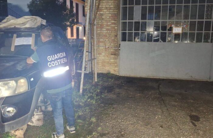 Guardia Costiera Autofficina Abusiva