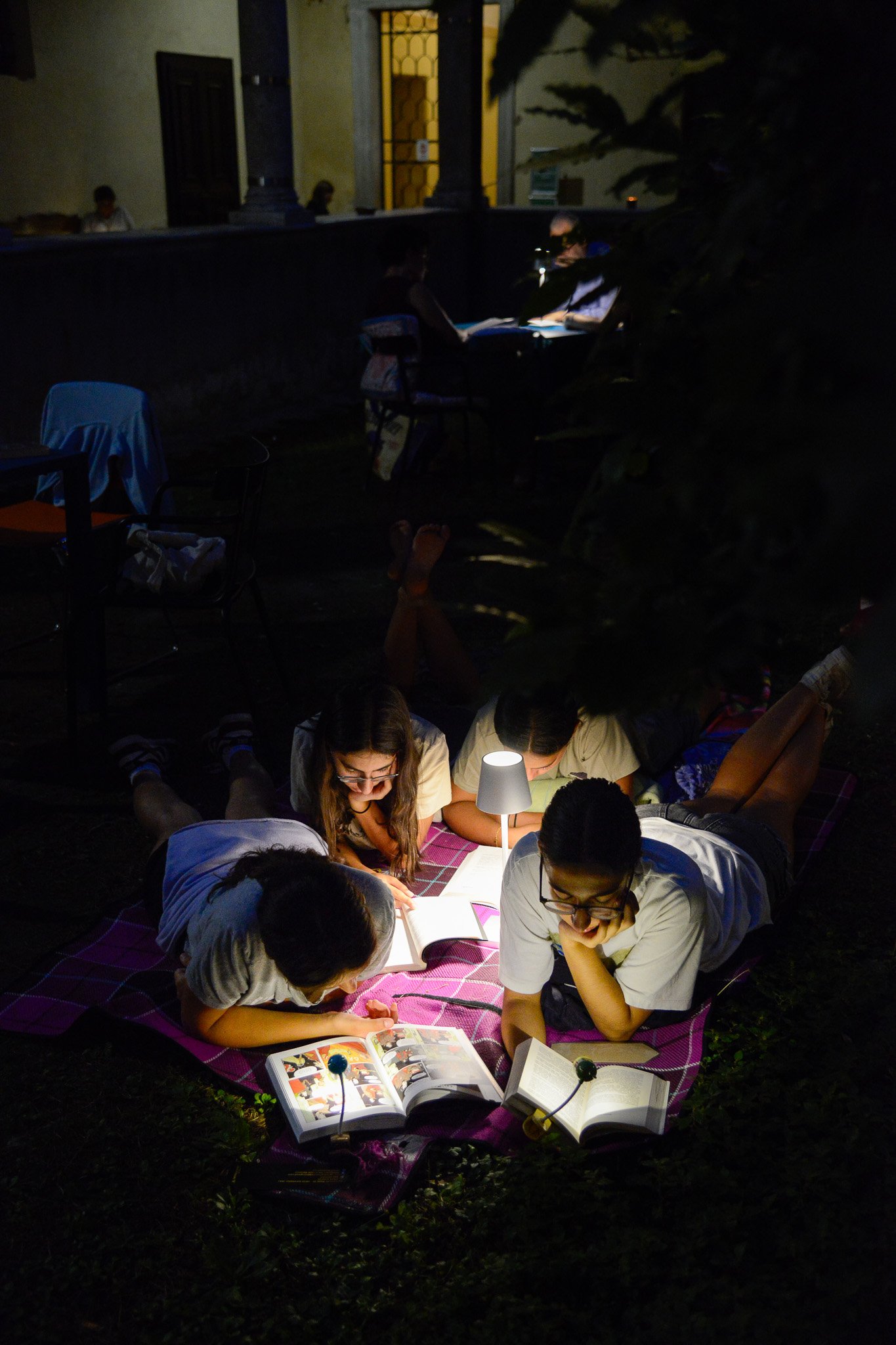 25 06 06 Silent Reading Foto
