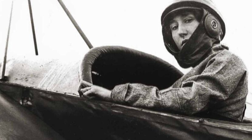 Una mostra quasi commovente che intreccia la storia delle donne con quella del volo