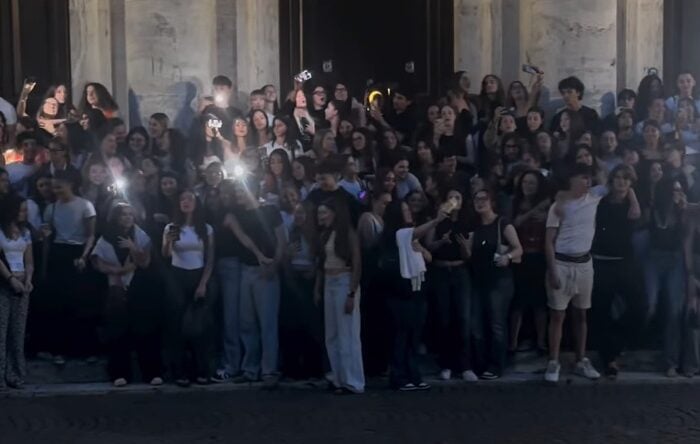 I ragazzi che si sono ritrovati a cantare insieme al liceo classico di Ravenna
