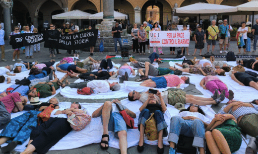 Manifestazione Pace In Piazza Ravenna