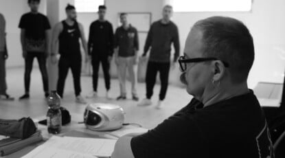 Il teatro dietro le sbarre. Il regista Sideri: «Non salva la vita, ma aiuta a migliorarla» 