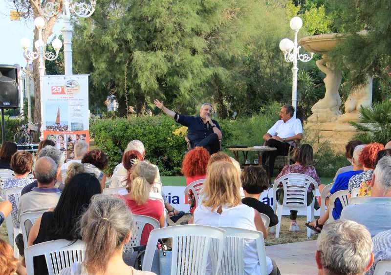 Cervia RA La Spiaggia Ama Il Libro Archivio Comune Cervia CC BY NC SA 3.0 800