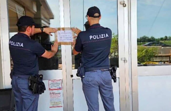 Bar chiuso polizia