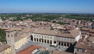 Bagnacavallo Piazza Municipio E Teatro 
