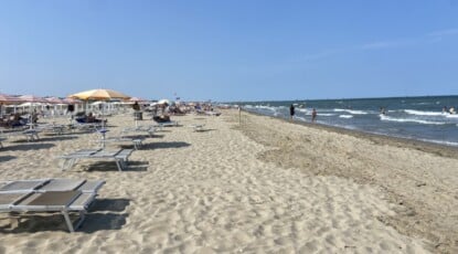 I bagnini in crisi: «Mancano alberghi e parcheggi, fatturato in calo fino al 30%» 