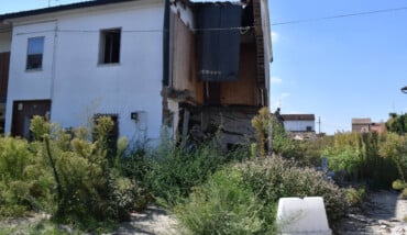 Case semi crollate a Traversara un anno dopo l'alluvione del 19 settembre 2024 