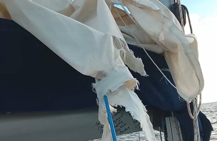 La vela di Morgana danneggiata dall'attacco dei droni