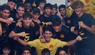 L'Under 17 esulta dopo la vittoria a Pesaro 