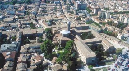 La foto degli abitanti del centro: cresce l’età media, stranieri in calo 