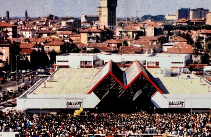Una foto storica dell'inaugurazione del Gallery nel 1985