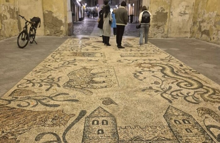 Il Pavimento Porta Adriana Montalbini