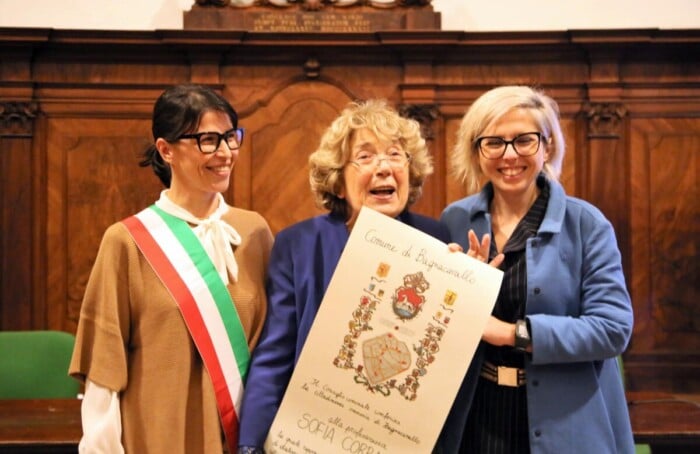 Pergamena Corradi Con Eleonora Proni E Perla Micheli